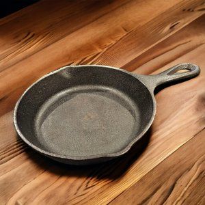 Lodge 3SK D Cast Iron Skillet 3SK Notch 6"